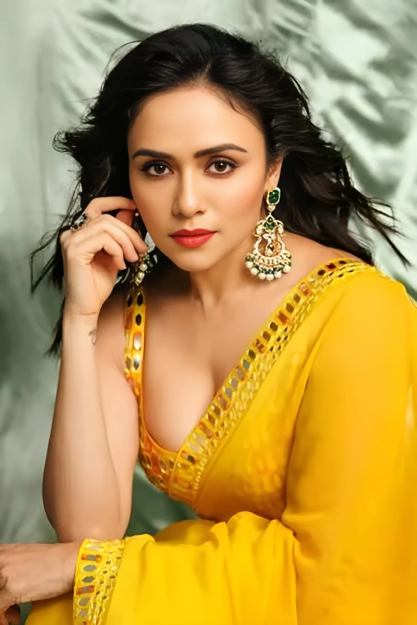 amruta khanvilkar