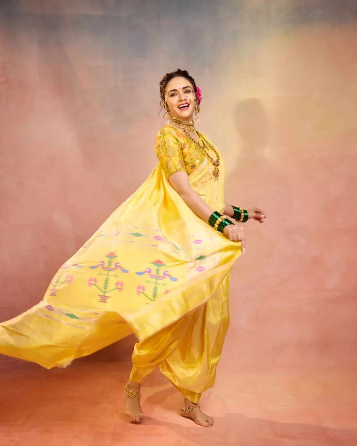 amruta khanvilkar